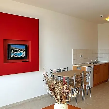 Hotel apartamentowy Emerald 3*