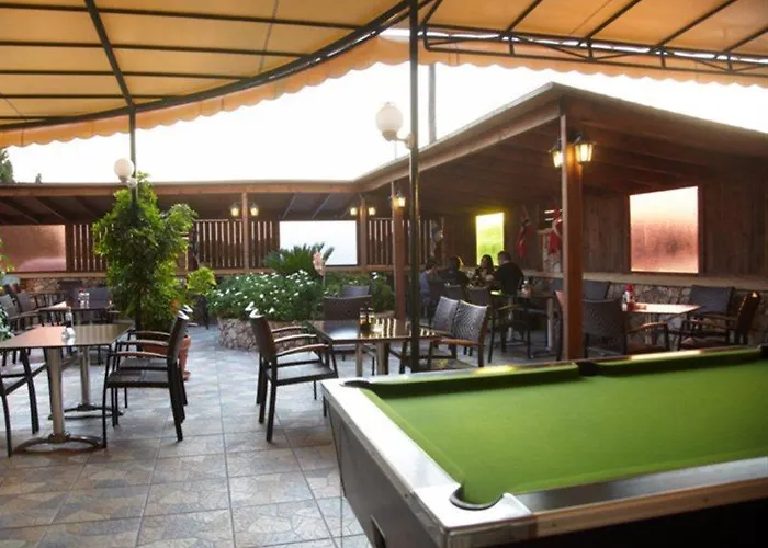 Emerald Aparthotel Kremastí