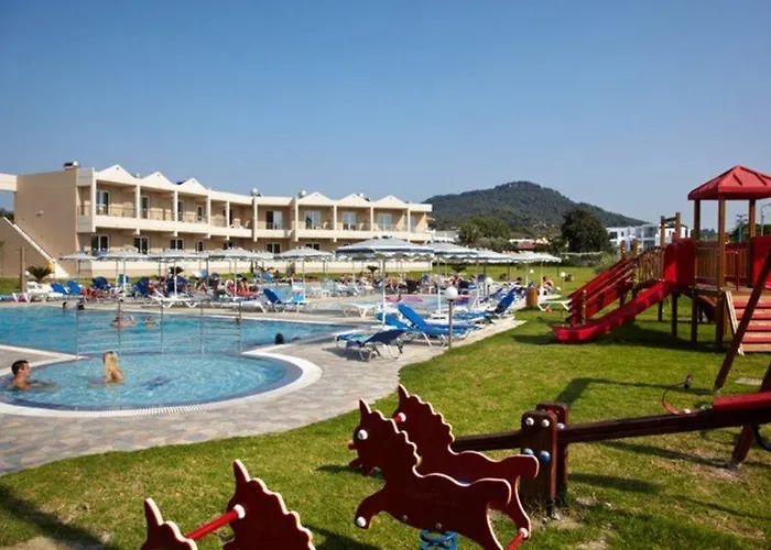 Emerald Aparthotel 3*