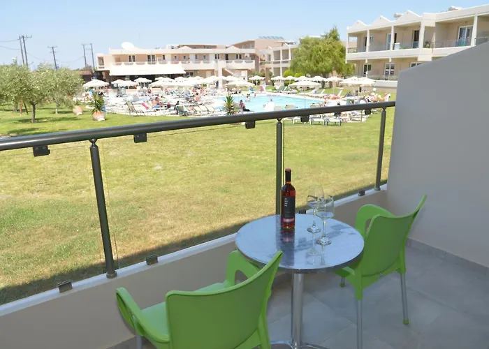 Emerald Aparthotel 3*